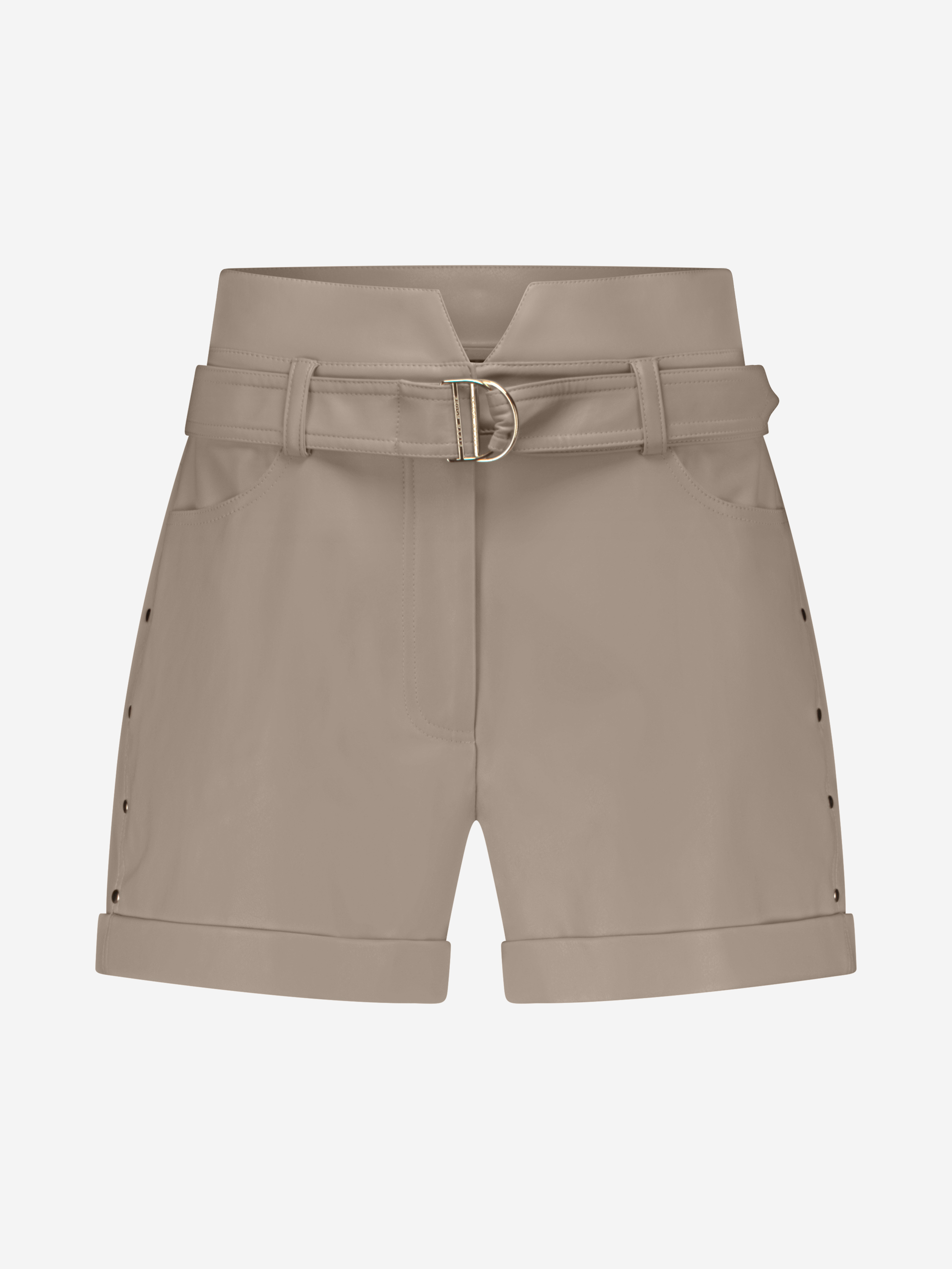 Shorts in faux leather with a belt and studs