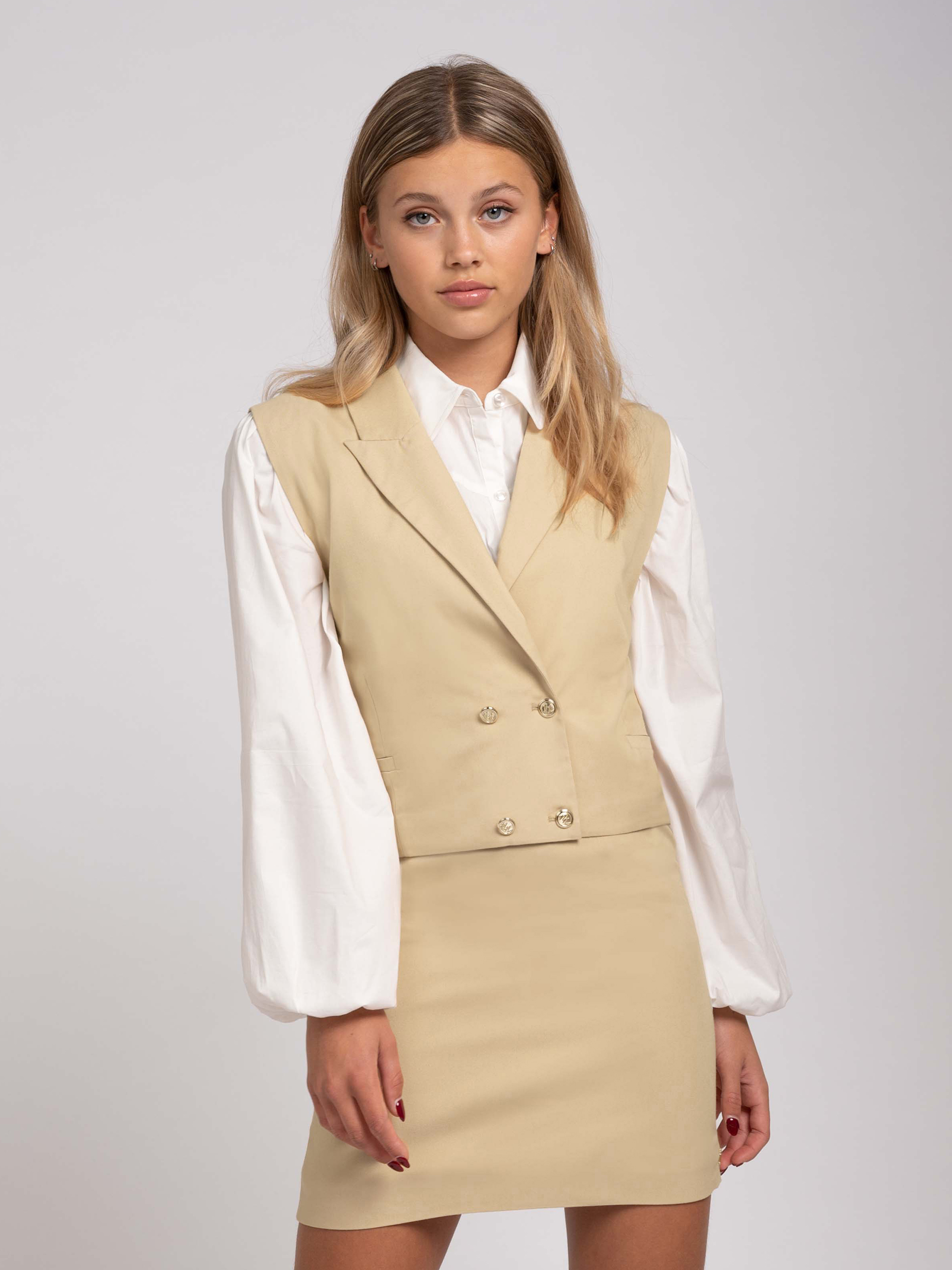 Sleeveless double-breasted blazer