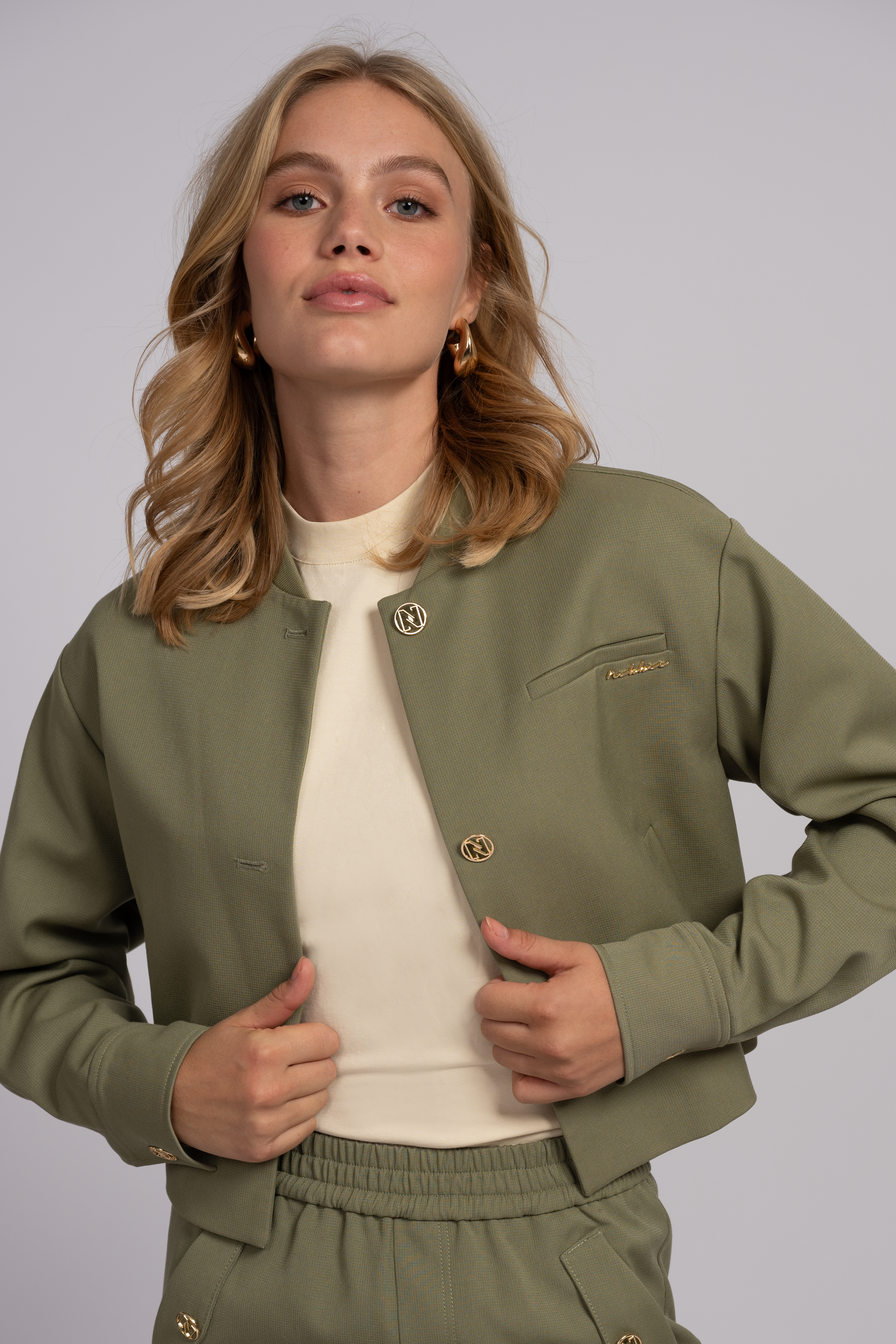 Boxy fit jacket with N-buttons