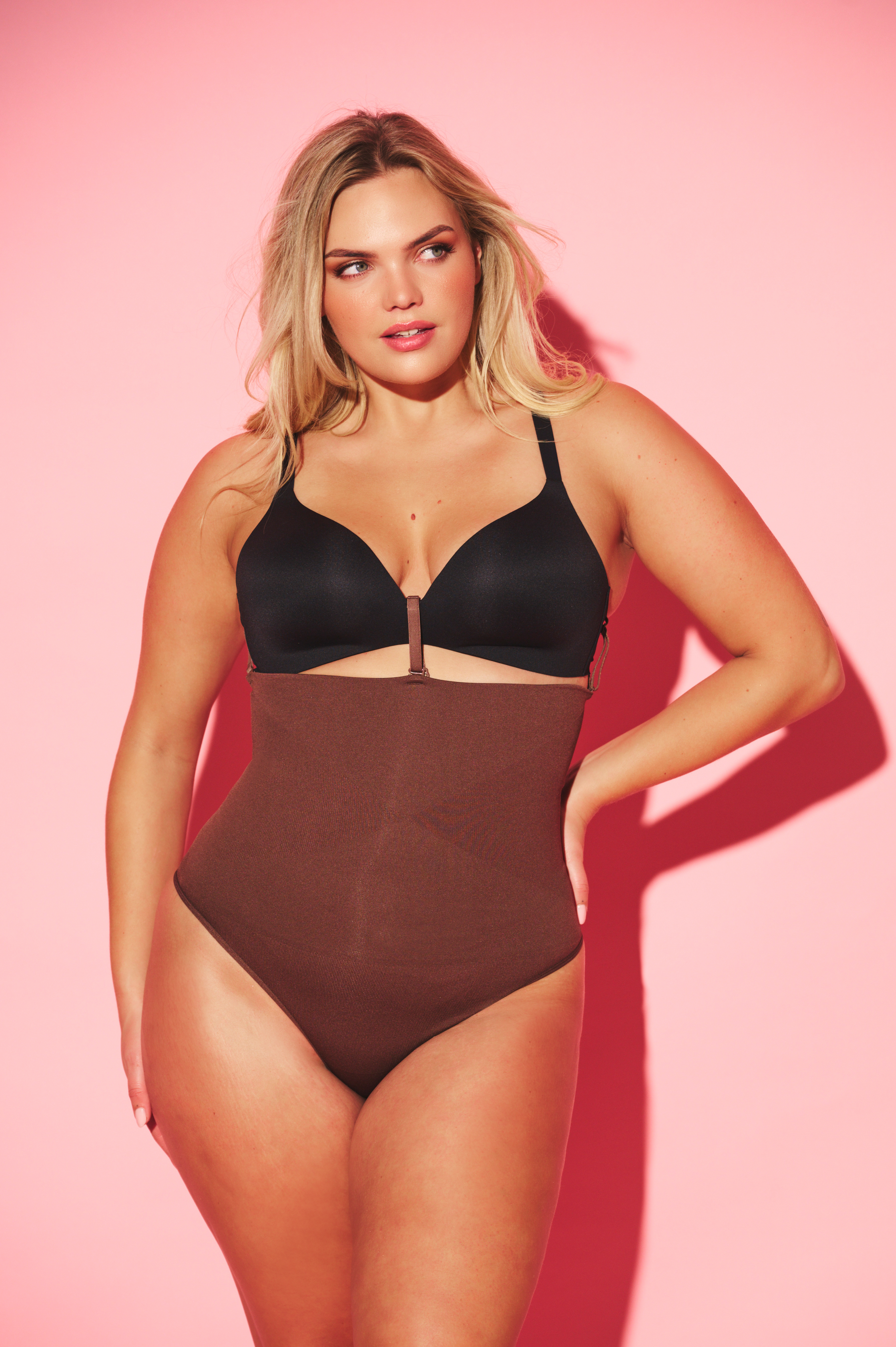 Shaping string brief with anti-slip edge