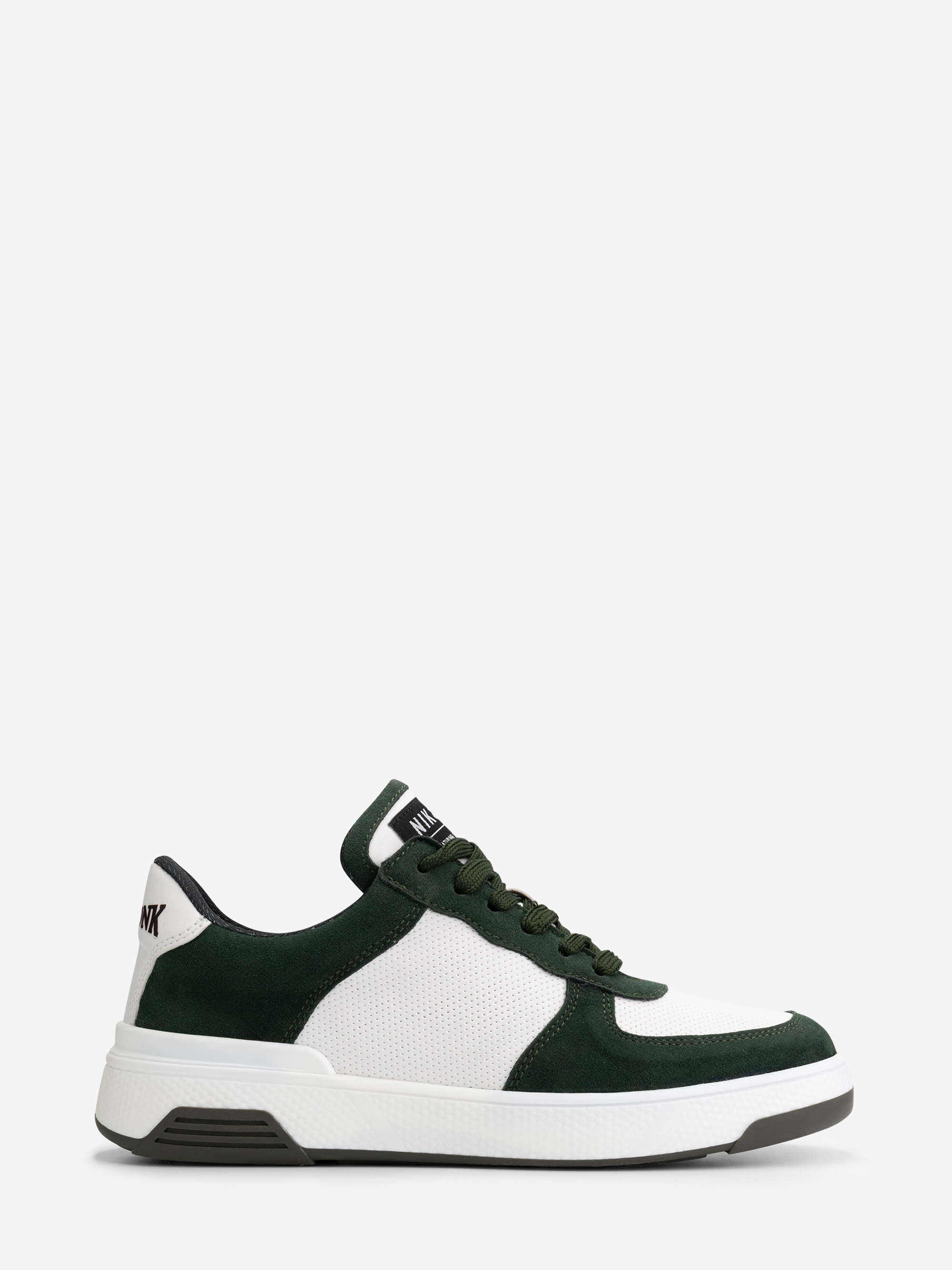 Low sneakers with colored sole 