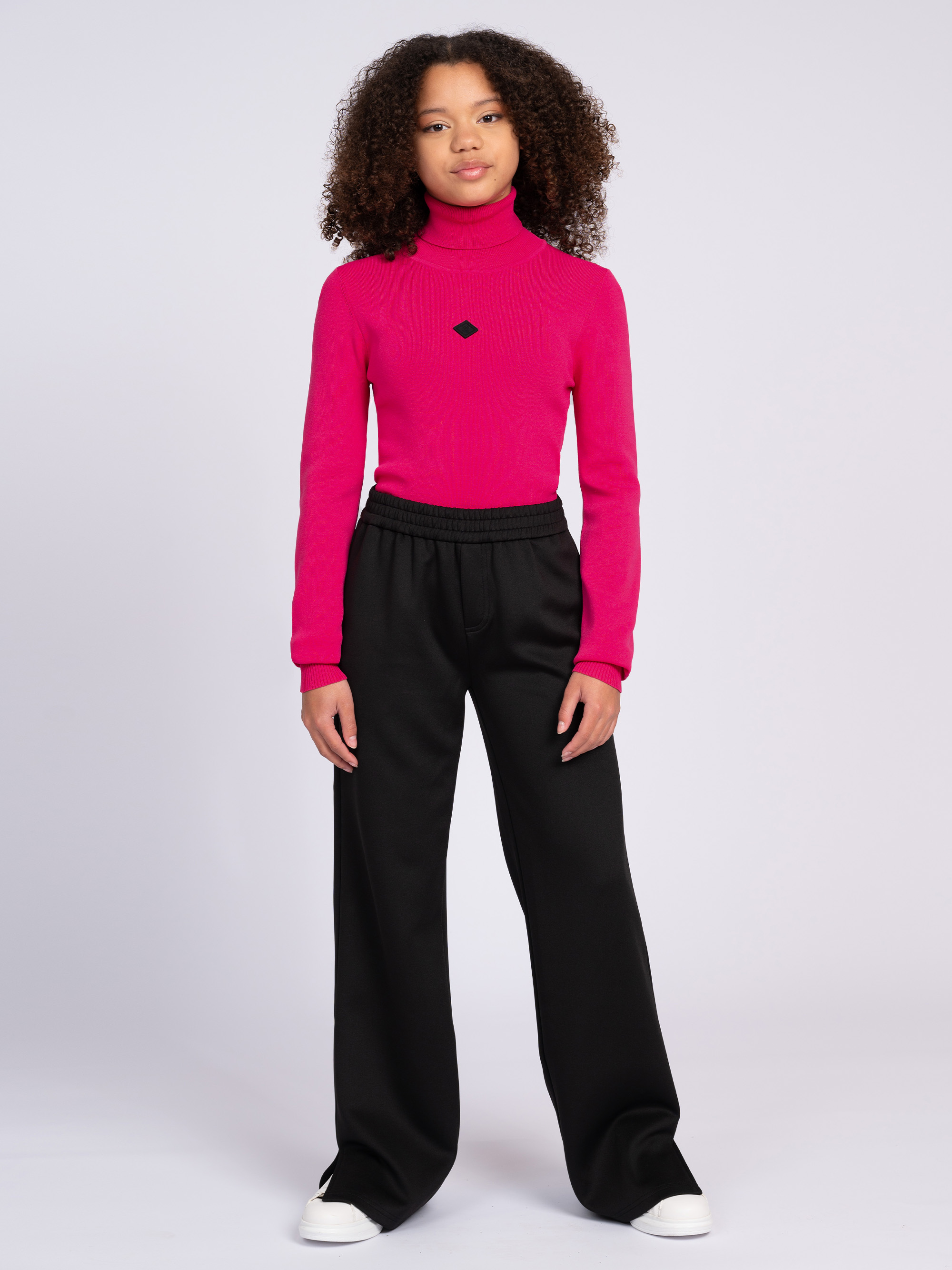 Trousers with elastic waistband and split