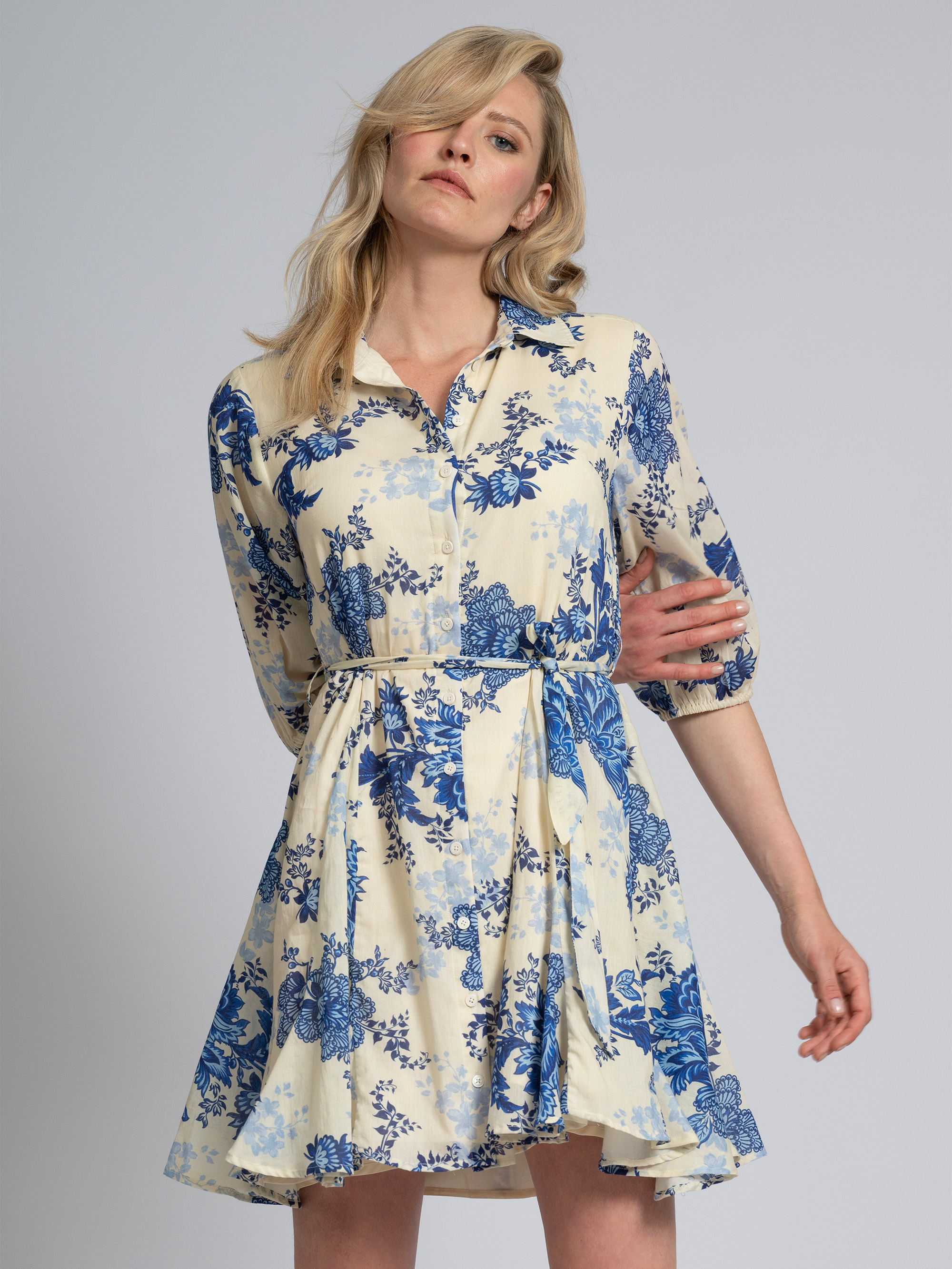 A-line dress with floral print and tie belt