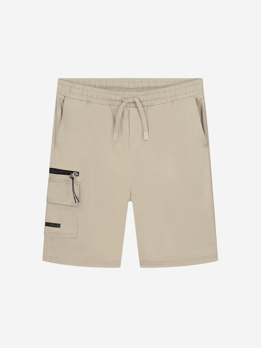 Cargo shorts with mid rise