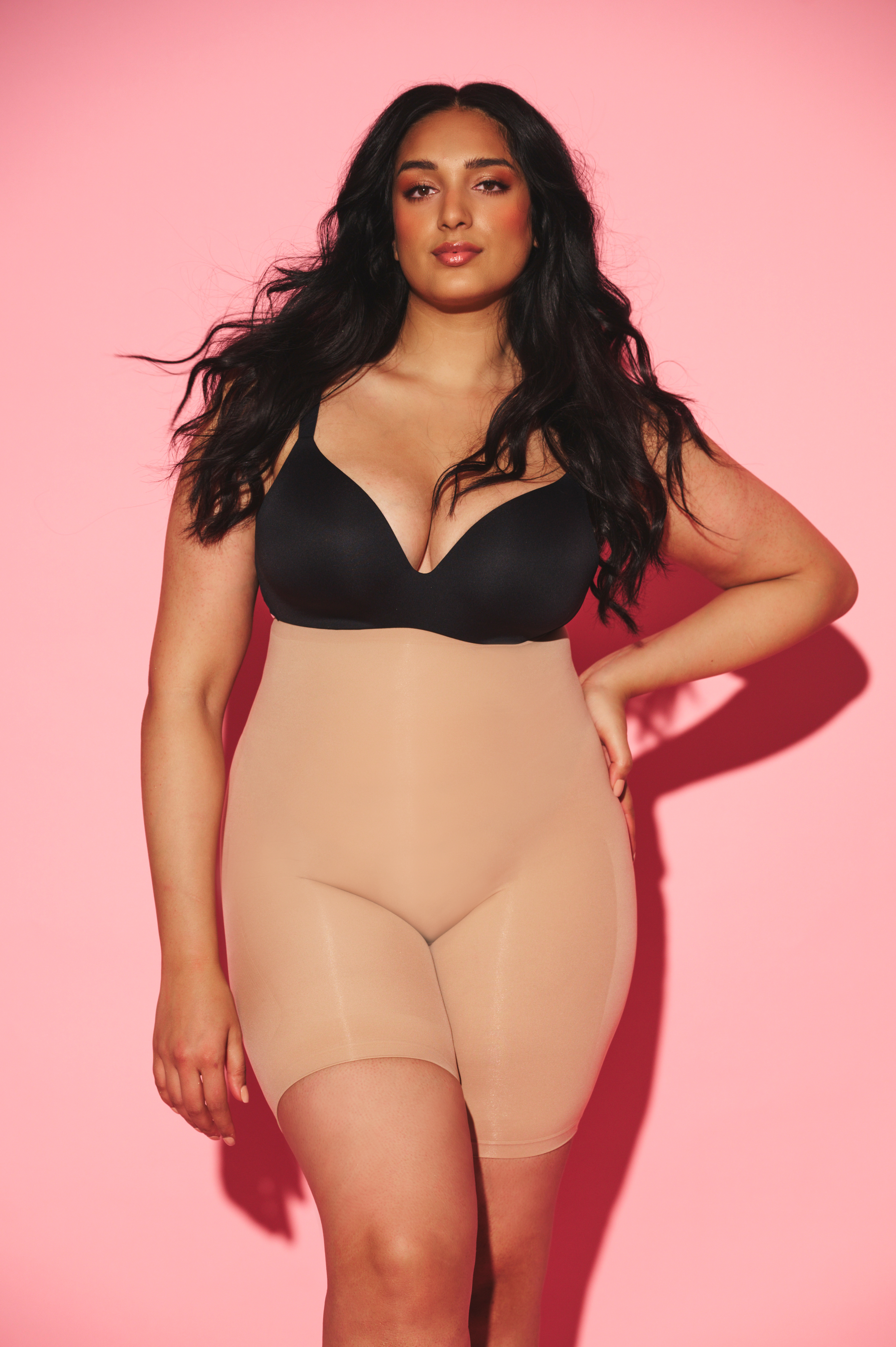 Fitted shaping shorts with anti-slip edge