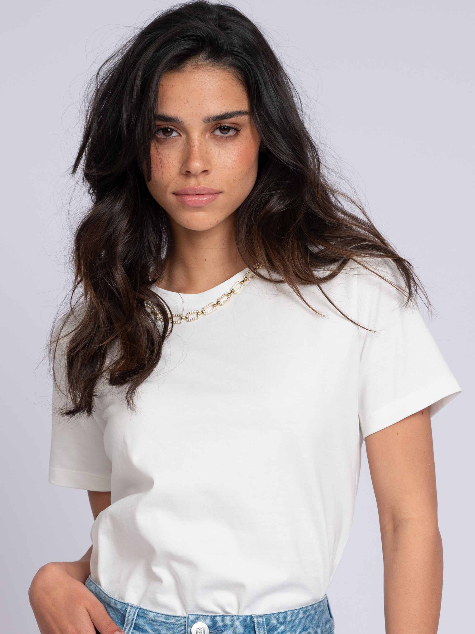 T-shirt met ketting detail bij hals