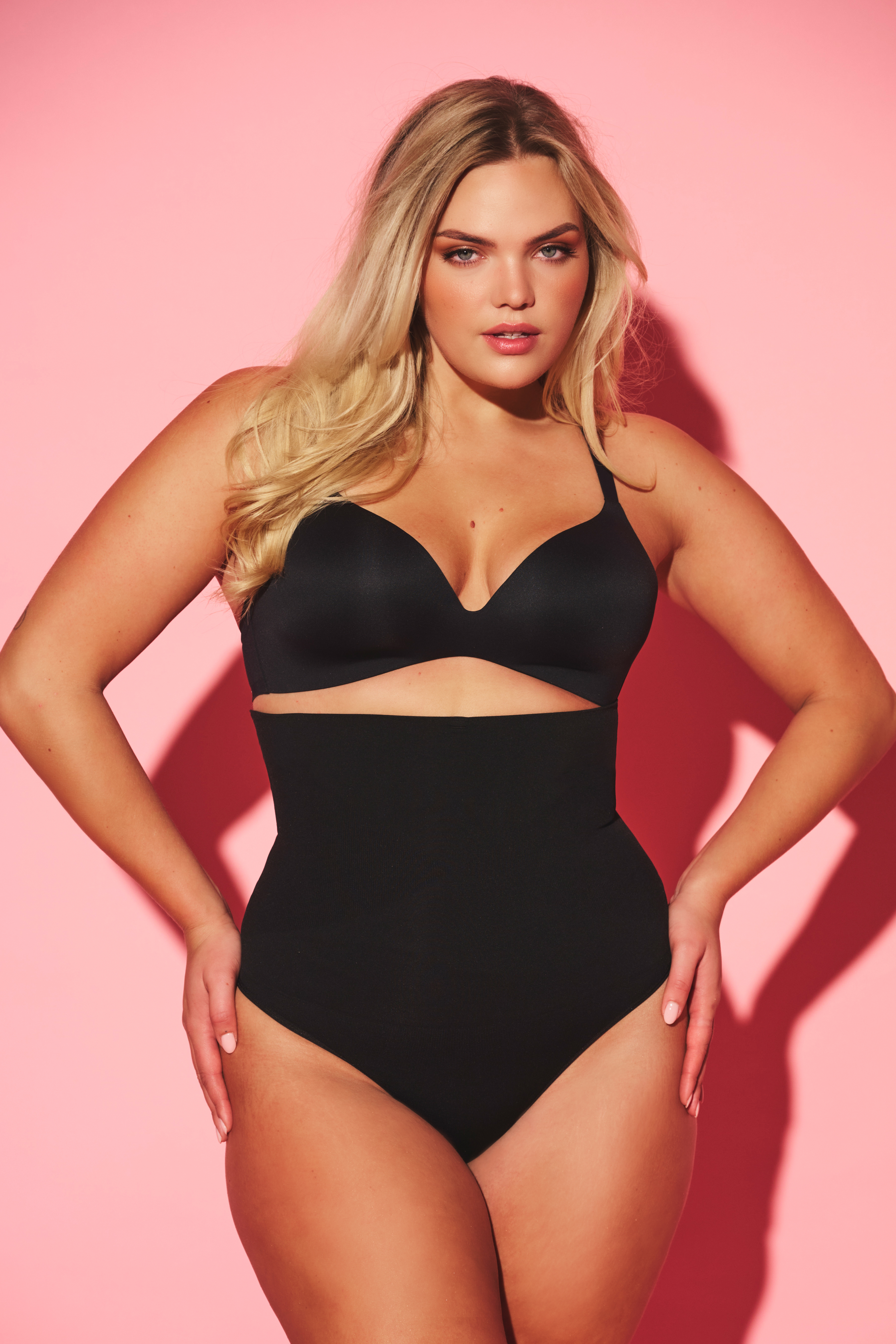 Shaping string brief with anti-slip edge