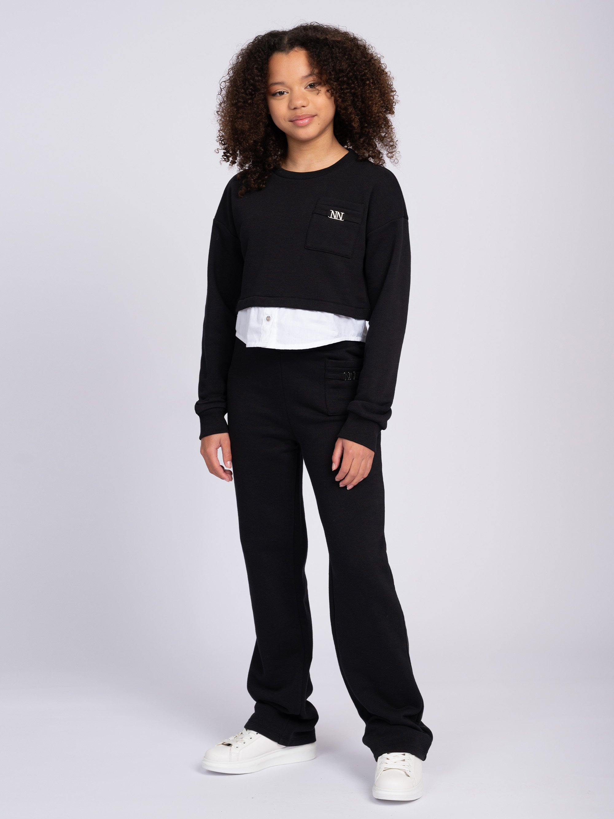 Straight-fitting sweatpants with elastic waistband