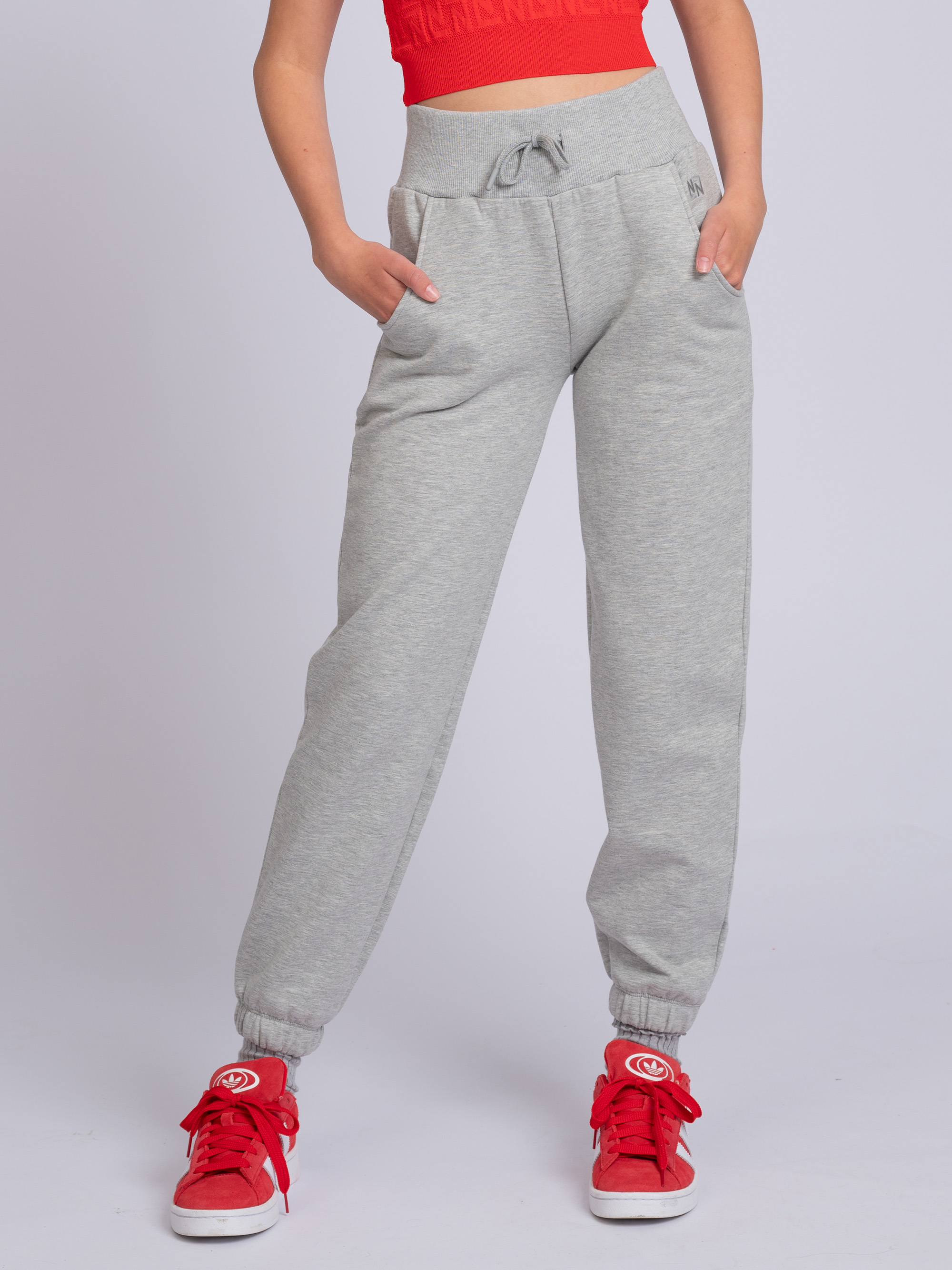 Joggers with elastic waistband and drawstring