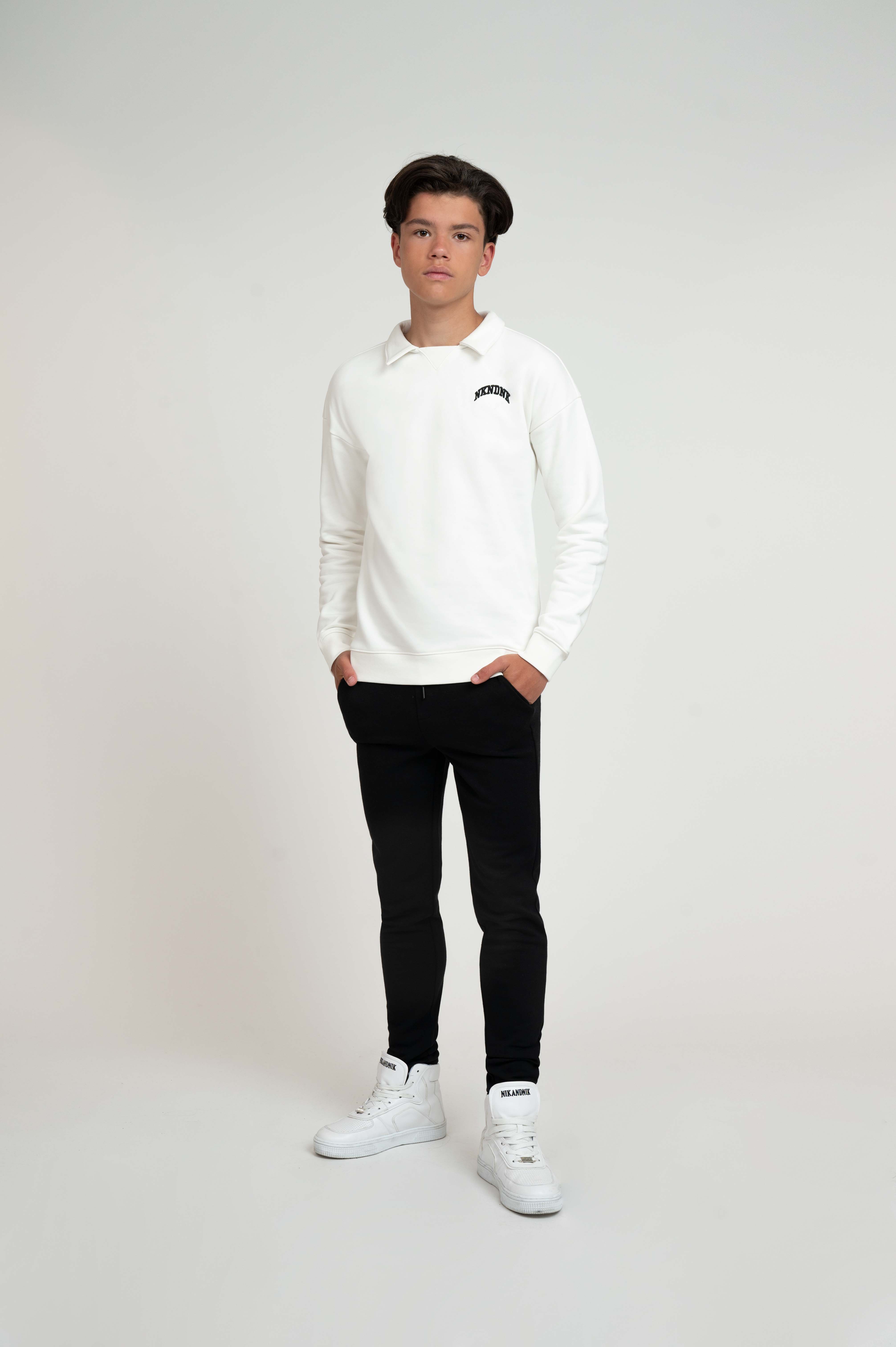 Mid rise trousers with elastic waistband