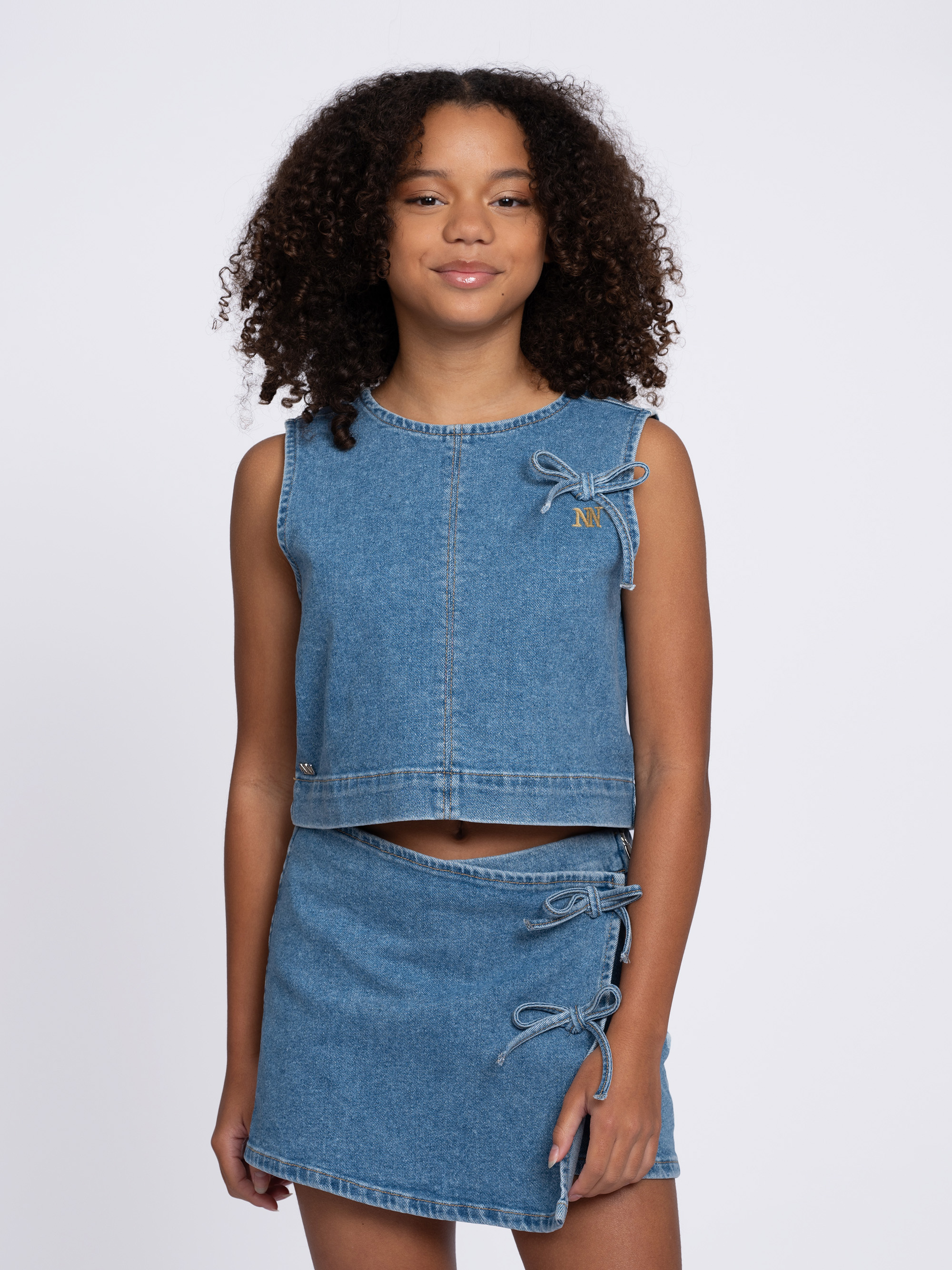 Denim skort with decorative bows