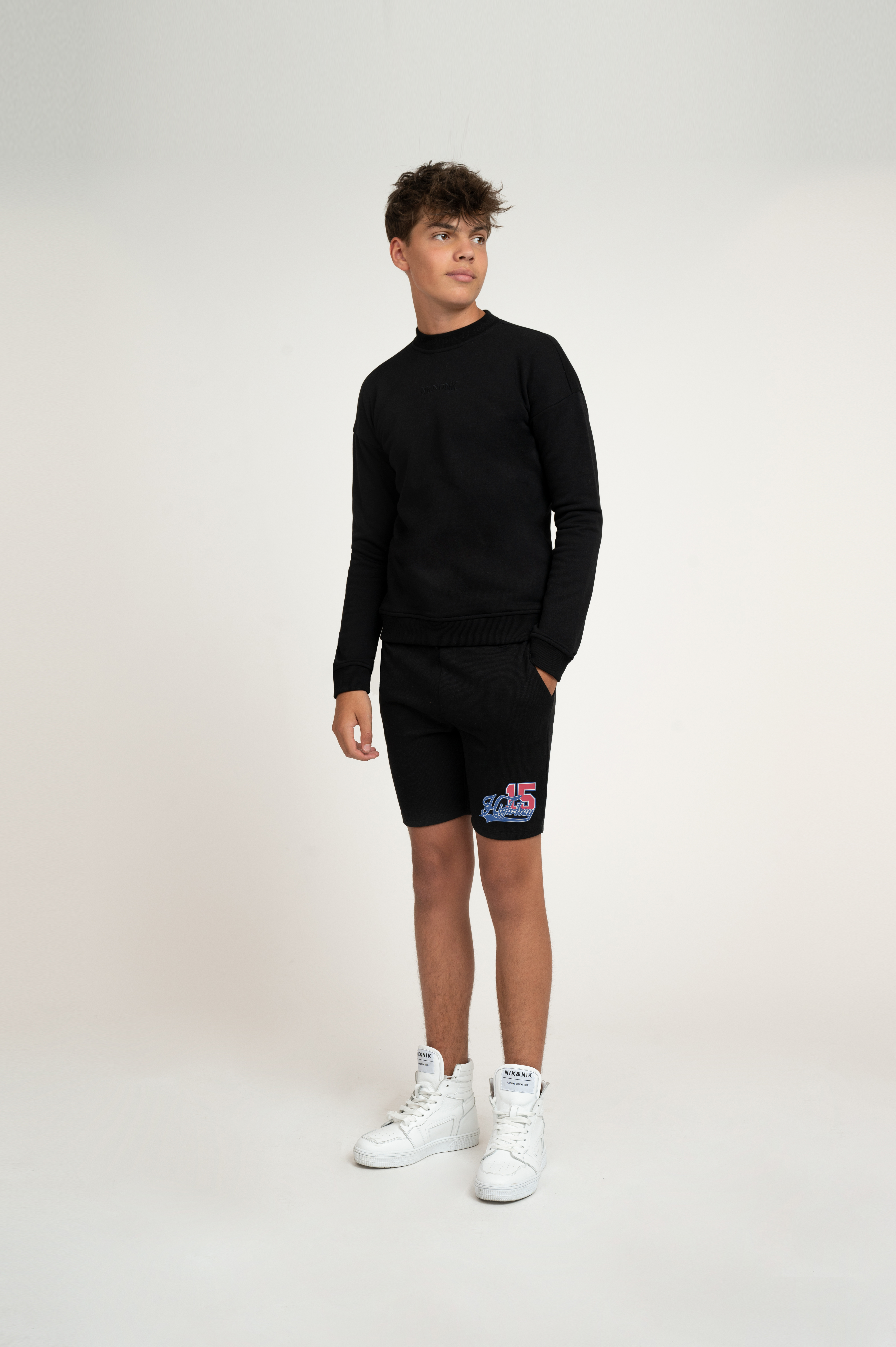Mid rise shorts with Elastic waistband