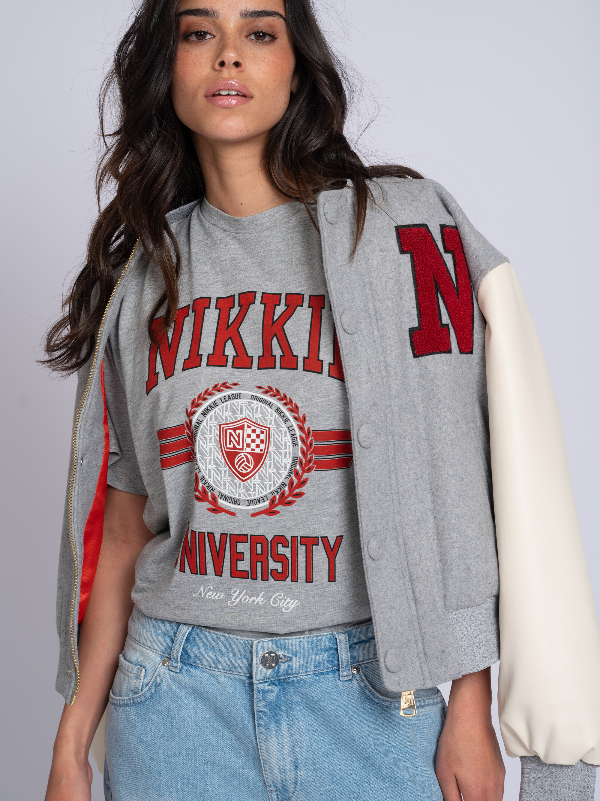 T-shirt met grafische NIKKIE university print