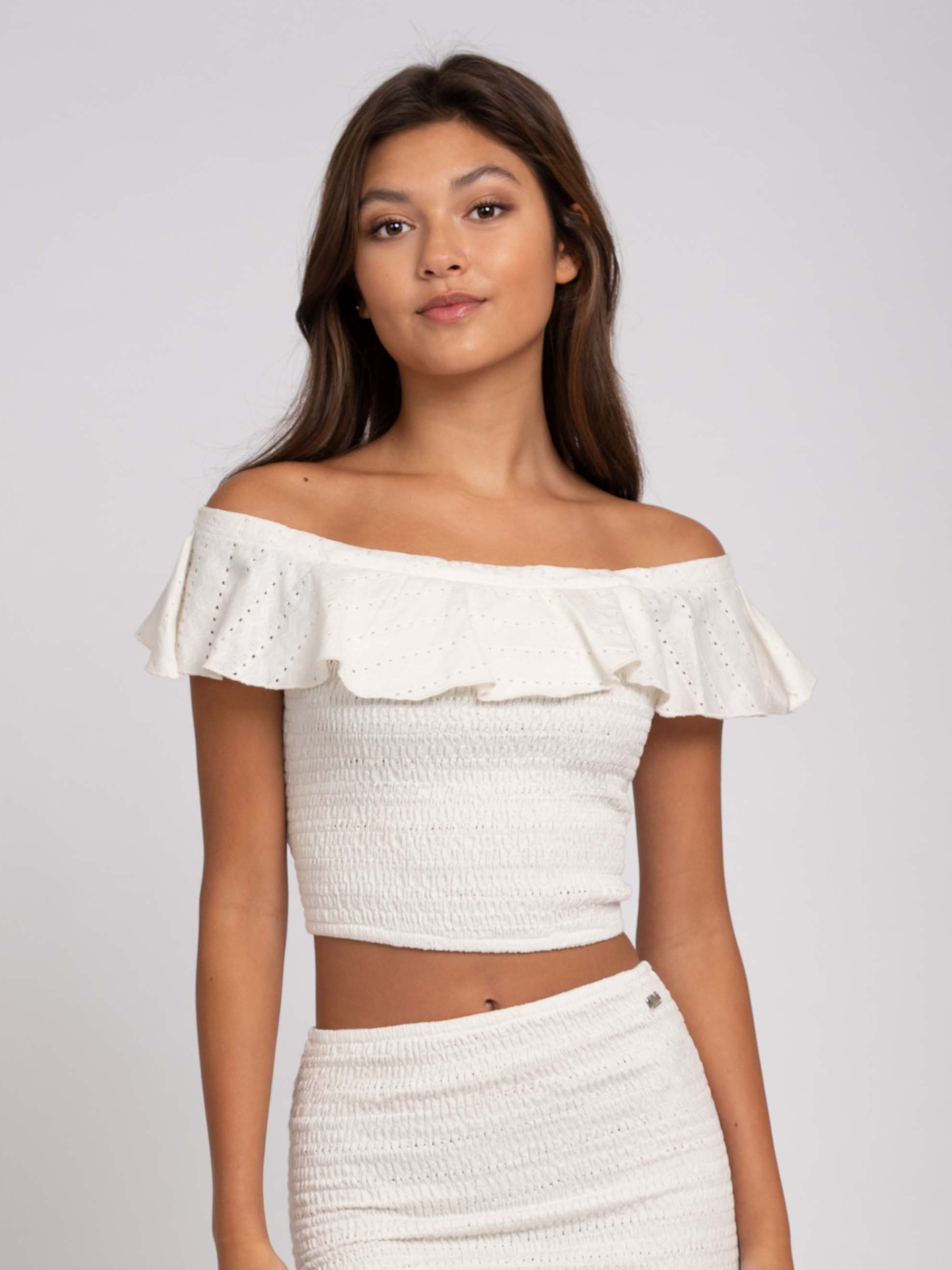 Off shoulder short top with smock