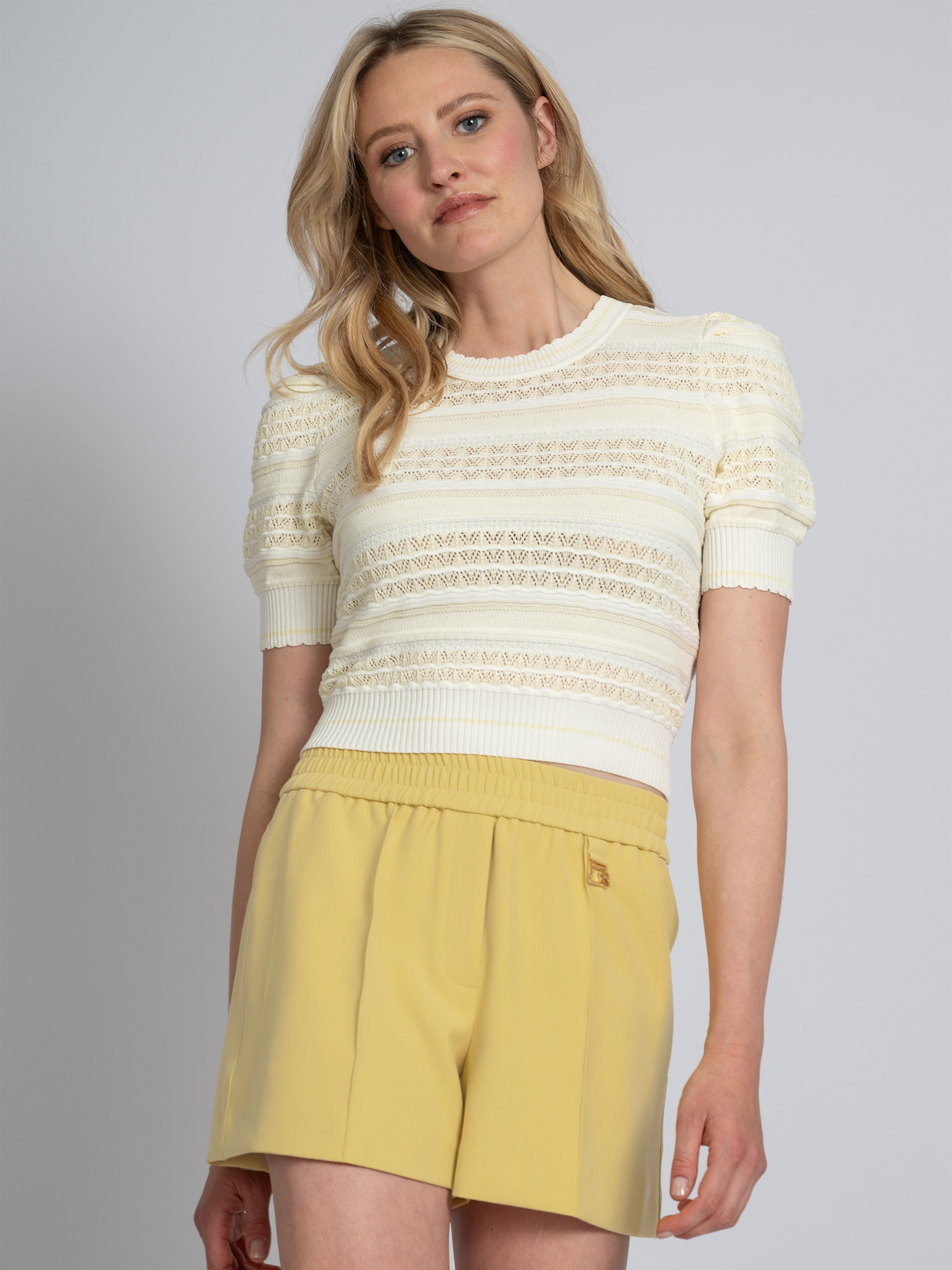 Loose shorts with elastic waistband and logo