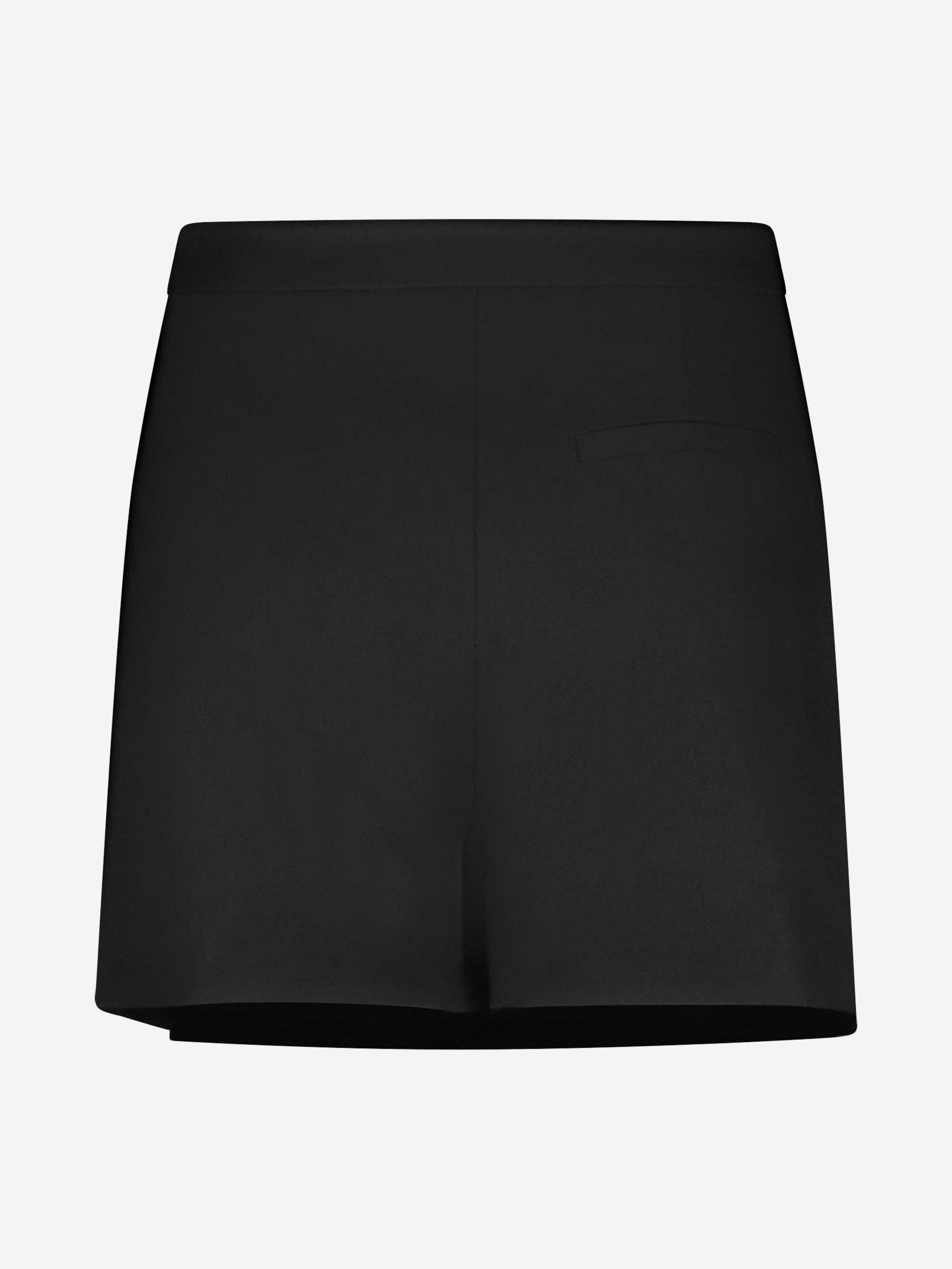 Short fitted skort with overlay and N-buttons