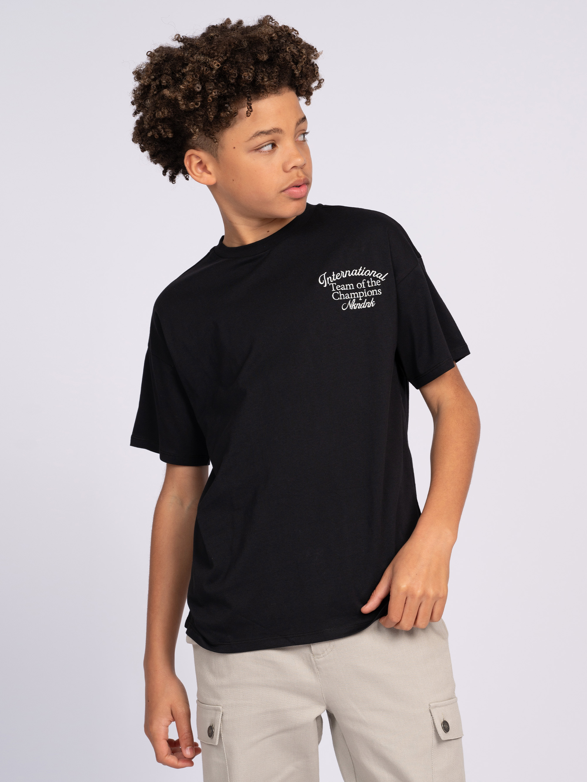 Losvallend T-shirt met geborduurde tekst