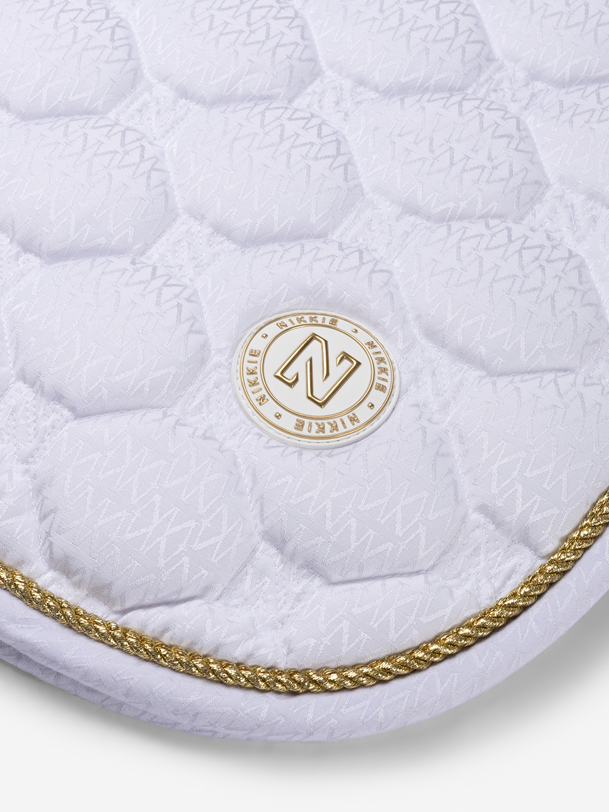 Saddle pad with details