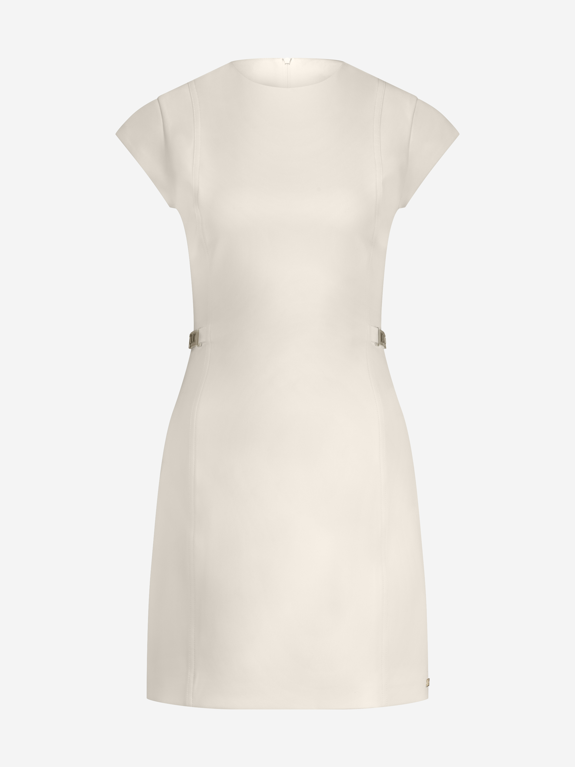 Aansluitende jurk met ketting details bij de taille
