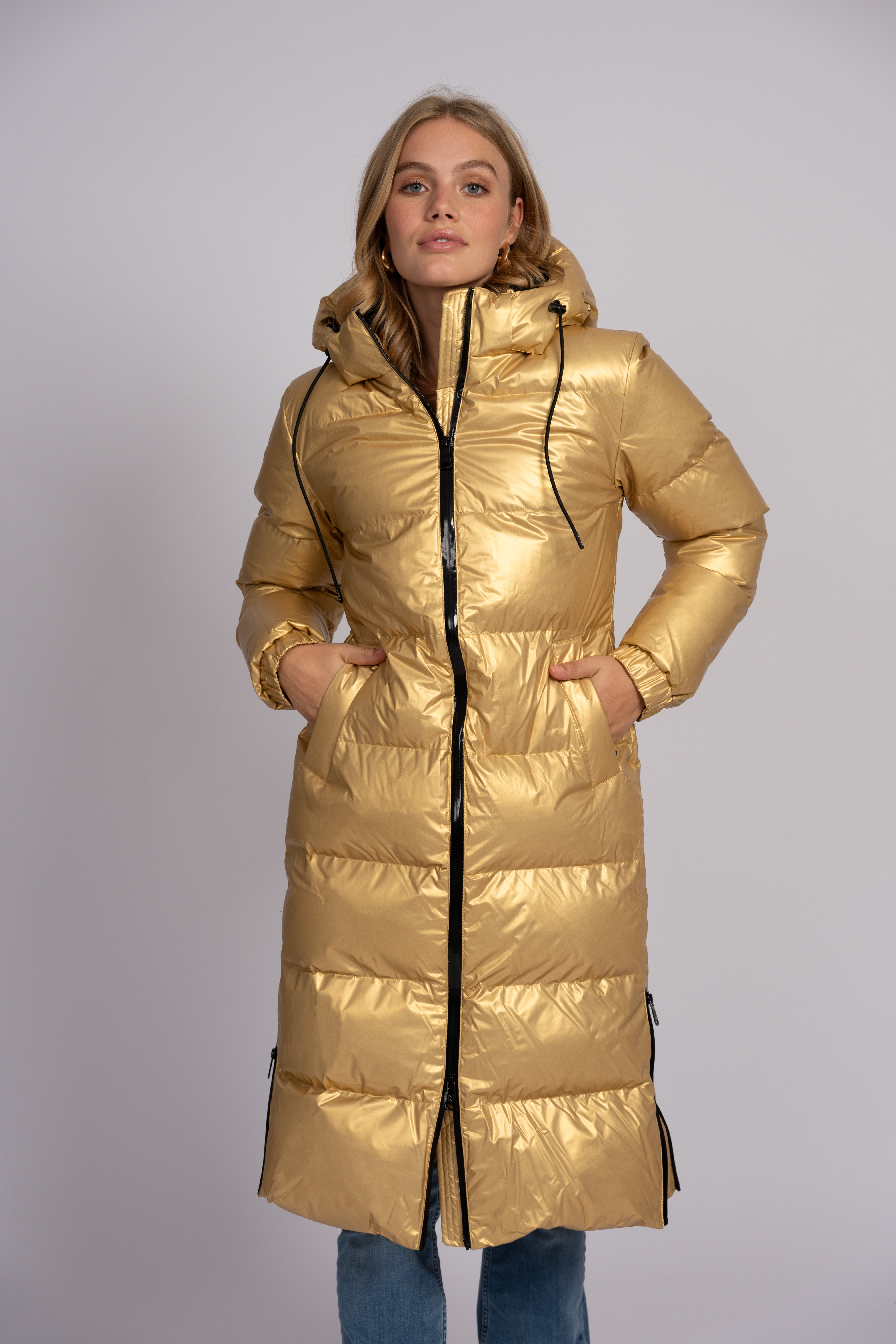Long puffer jacket with metallic look