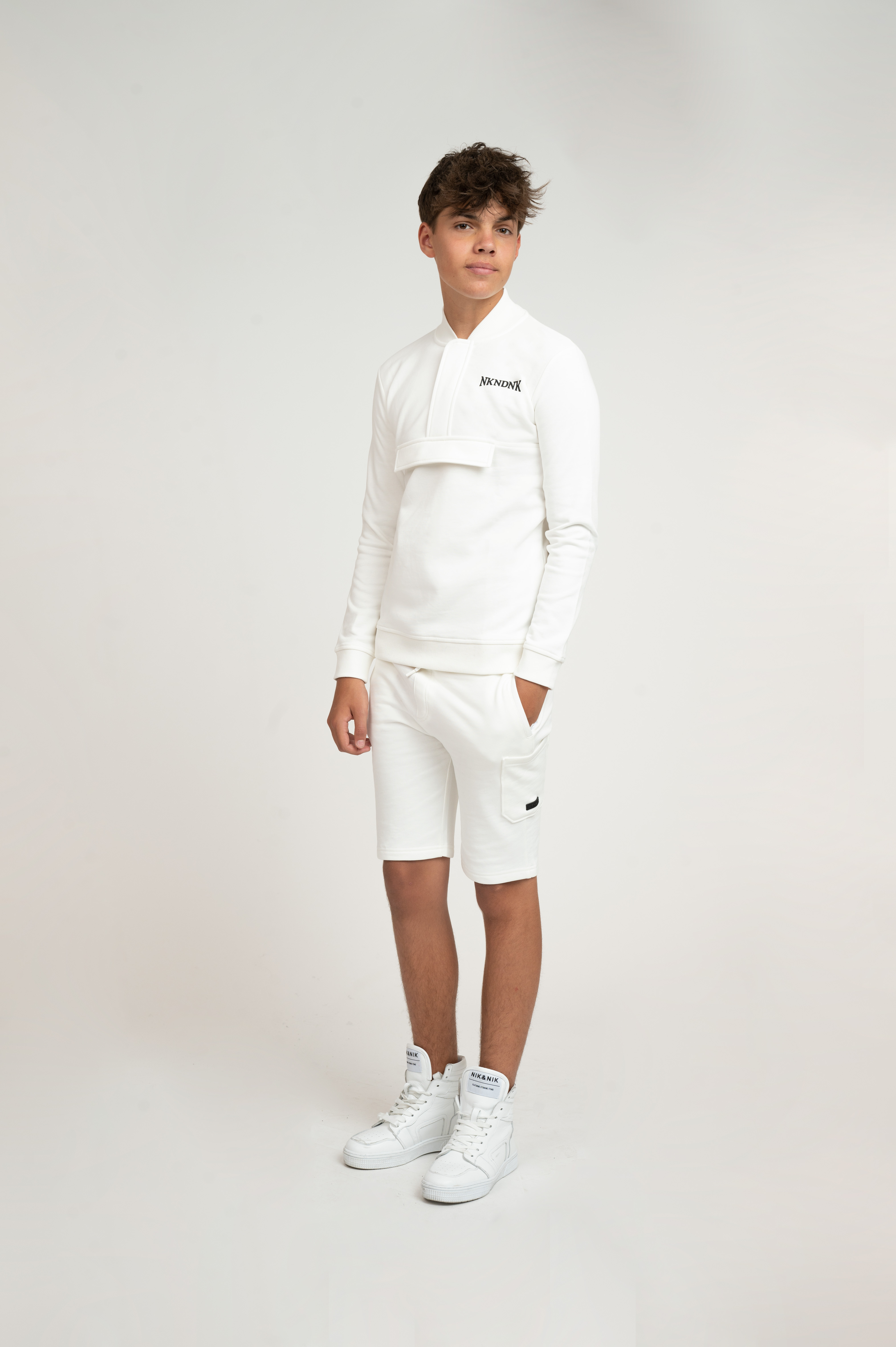 Mid rise shorts with cord